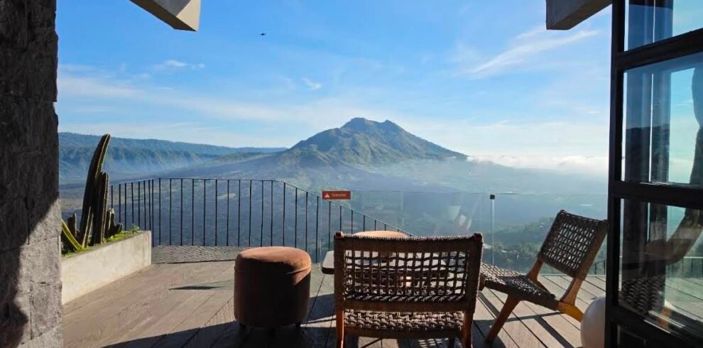 Akasa Cafe with Mount Batur view